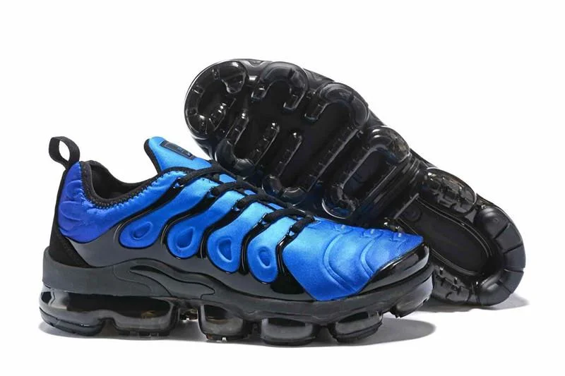 black and white tn vapormax