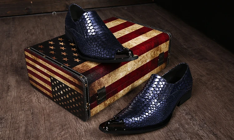 Choudory/Мужские модельные туфли; кожаные итальянские мужские вечерние туфли-оксфорды с металлическим острым носком и шипами; тёмные высококачественные мужские деловые туфли синего цвета