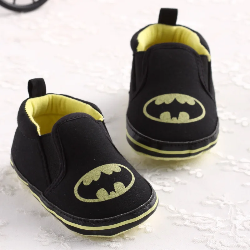 Новинка; обувь для новорожденных мальчиков; обувь для малышей; модная нескользящая обувь с мягкой подошвой для детей «Супермен» и «летучая мышь» - Цвет: B