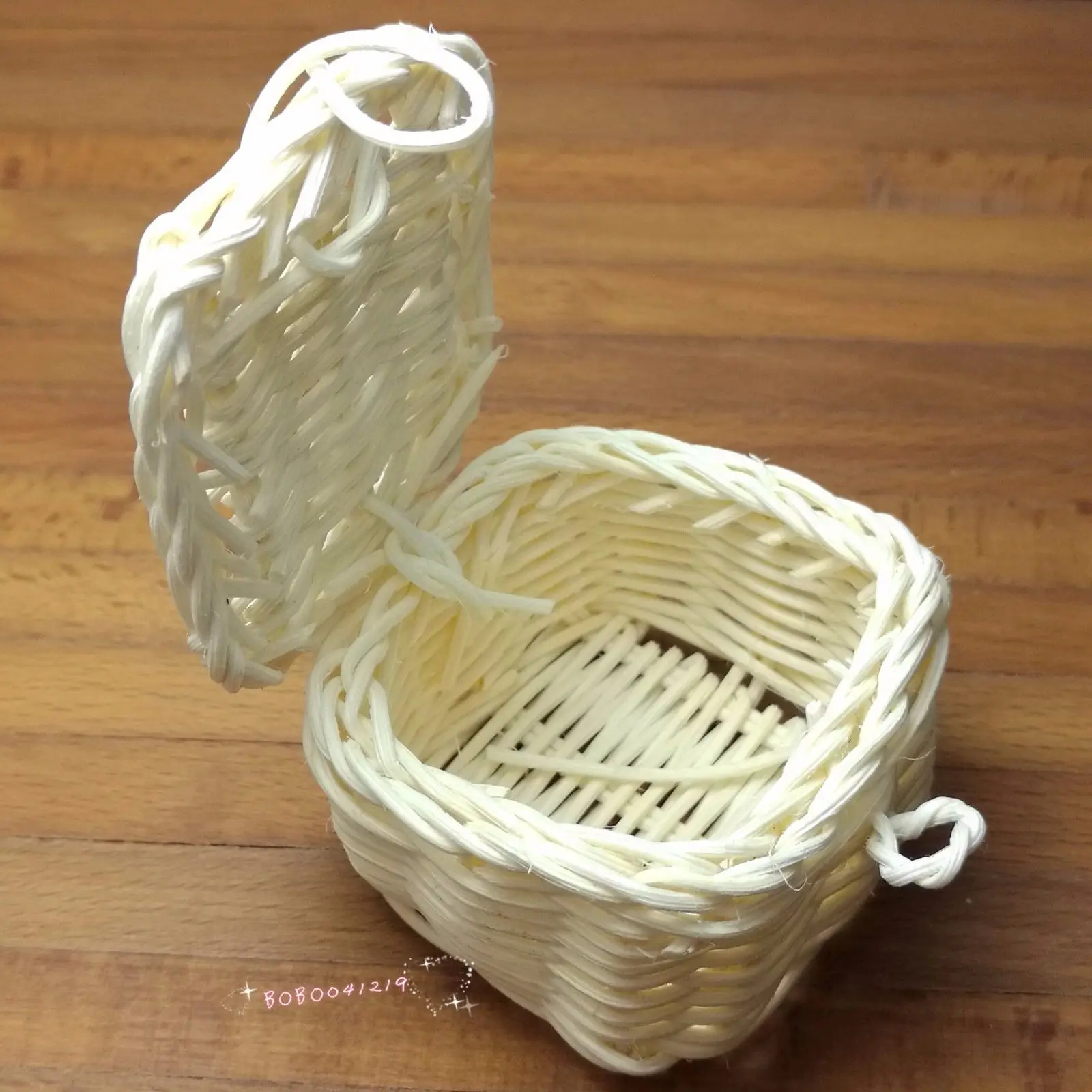 

Dollhouse Miniature 1:12 Toy A Cane Basket Length 5cm SPO586