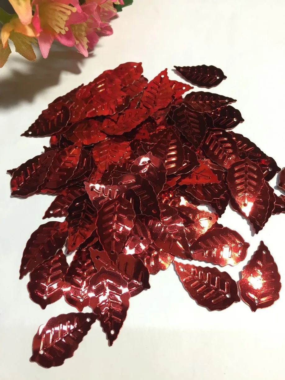 50 г/лот листьев блёстки 13*24 мм ПВХ Вышивание DIY аксессуары для одежды листья с 2 отверстия красный конфетти