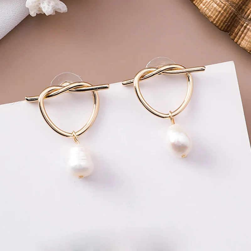 

Anti-allergy S925 Needle Twisted Gold Heart Simulated Pearl Short Drop Earrings For Women French Pearl Earrings Korean Jewelry