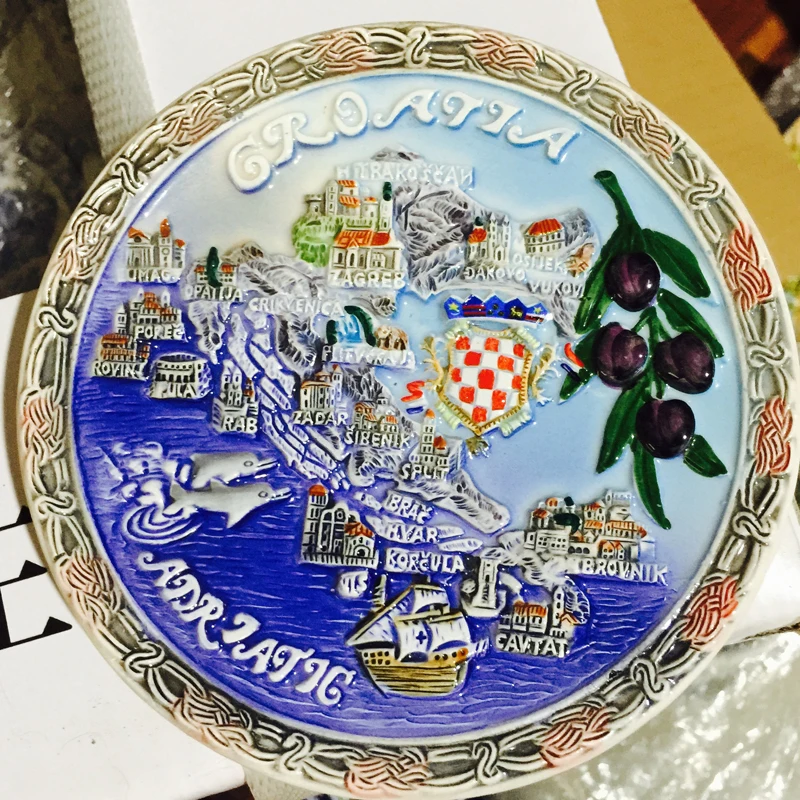 Decorative Dishes Ceramic Decor for Background Wall hand-painted Tourist Souvenir European style tourist souvenir ornament