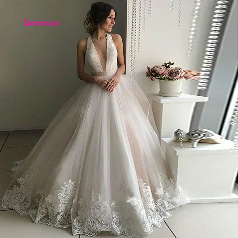 

LEIYINXIANG New Arrival Train V-Neck Ball Gown 2019 Wedding Dresses Appliques Flowers Vintage Lace Bride Gowns Vestido De Noiva