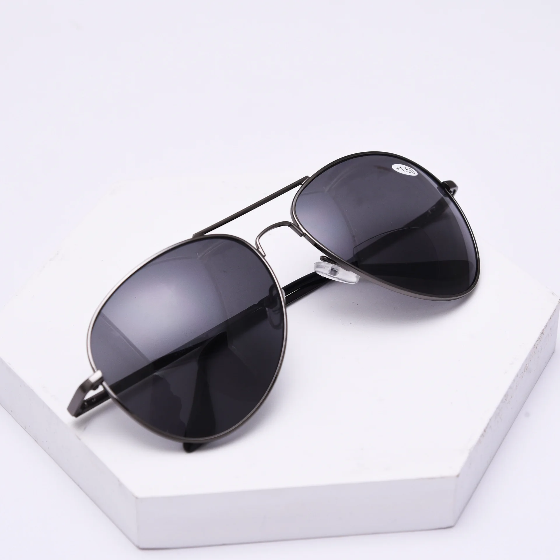 

Vazrobe Polarized Reading Glasses Men Aviation Photochromic Reading Sunglasses Light Grey Transition to Dark Grey Spring Hinge