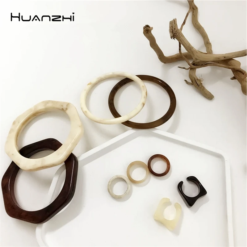 

HUANZHI 2019 New Geometric Round Polygon Beige Marble Pattern Resin Ring Bracelets for Women Acetate Bangle Party Jewelry Gift