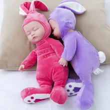 Muñecos de 35 cm con los ojos cerrados