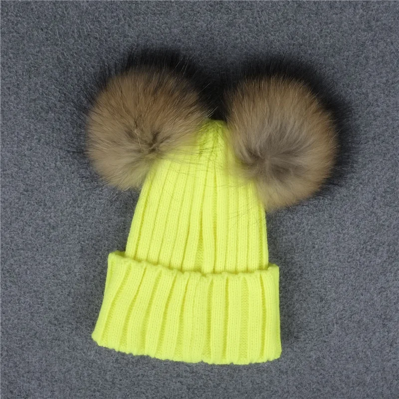 Зимняя Шапка-бини из натурального меха для женщин, пушистые Помпоны из меха енота, шапочки Skullies, шапка с 2 меховыми помпонами