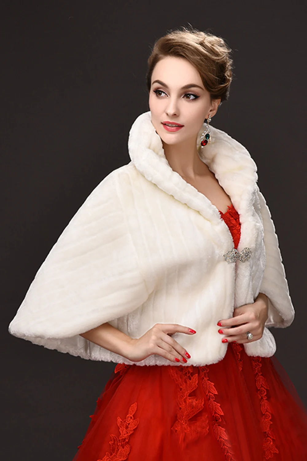 Hot Sale MisShow Ivory Faux Fur Wedding Accessories 2017 Jacket Bridal Winter Warm Bride Wrap Shawl Cape Short Coat Real Picture