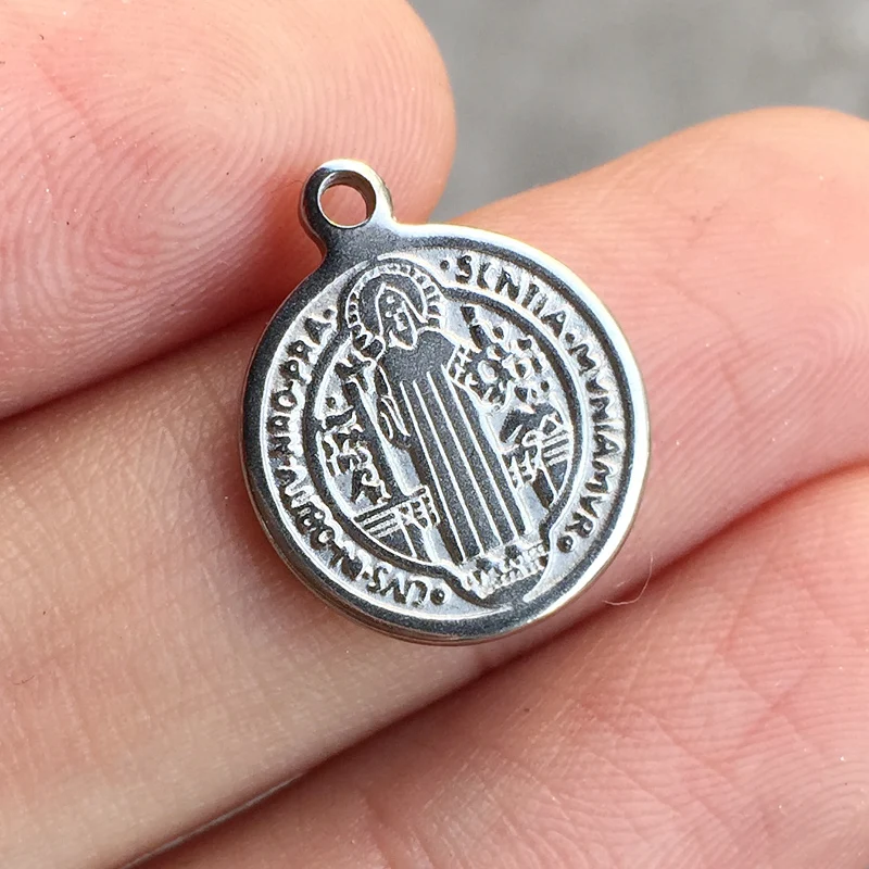 

Metal Round Cross Tag Stainless Steel Saint Benedict of Nursia Exorcism Charm Pendant Against Evil Cross Medal Wholesale 10pcs