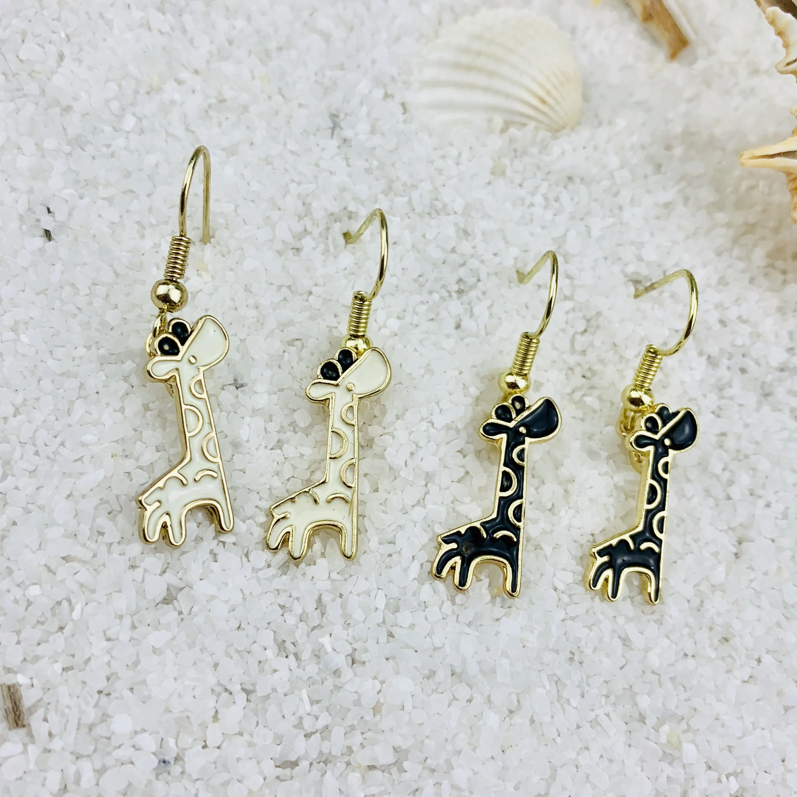 

FYE888 2019 New Dainty Women Korean Style Enamel Cheap High Quality Cute Giraffe Earrings Best Gifts for Lover