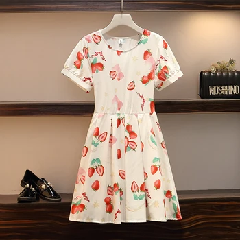 

Redwood Printed Slim Dress With Fat Sister Covering Belly