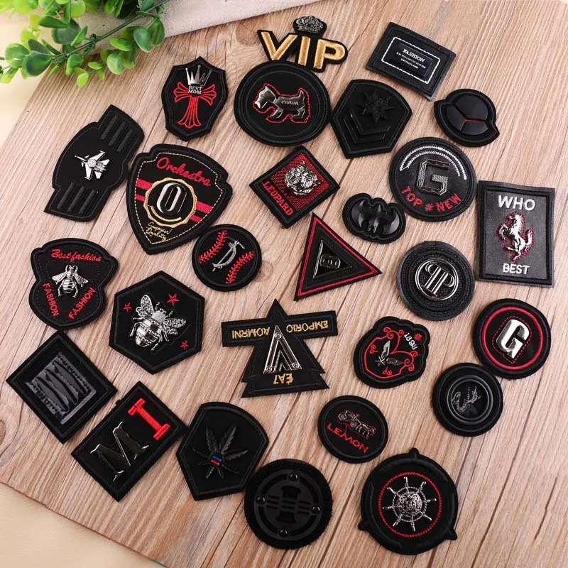 

DIY Black White Iron on Leather 3D Skull Badge for Clothes Bags Jeans Embroidery Custom Sticker for Clothing Garment Patches