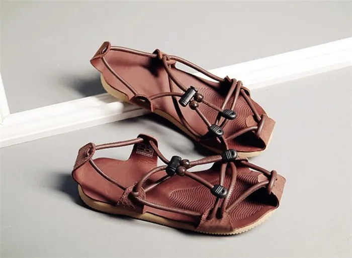 Сандалии-гладиаторы модная обувь в британском стиле кожаные сандалии Мужская личности случайные тенденции моды Молодежная пляжная обувь
