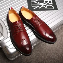 2017 New Arrival Vintage Leather Men Dress Shoes Business Formal Brogue Pointed Toe Carved Oxfords Wedding Shoes Black Burgundy