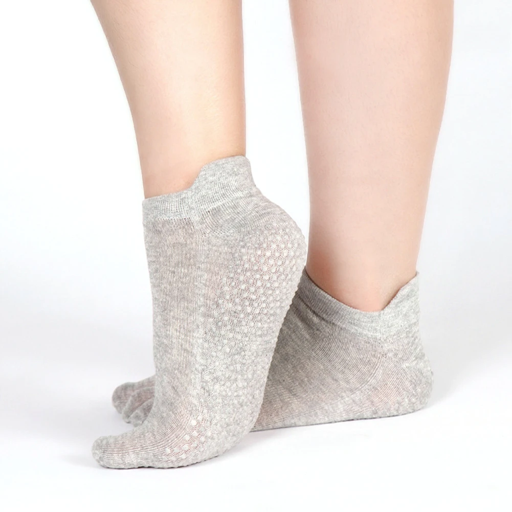 Новинка года, носки для йоги из чесаного хлопка, женские дышащие нескользящие носки с резиновой подошвой, однотонные вязаные спортивные носки