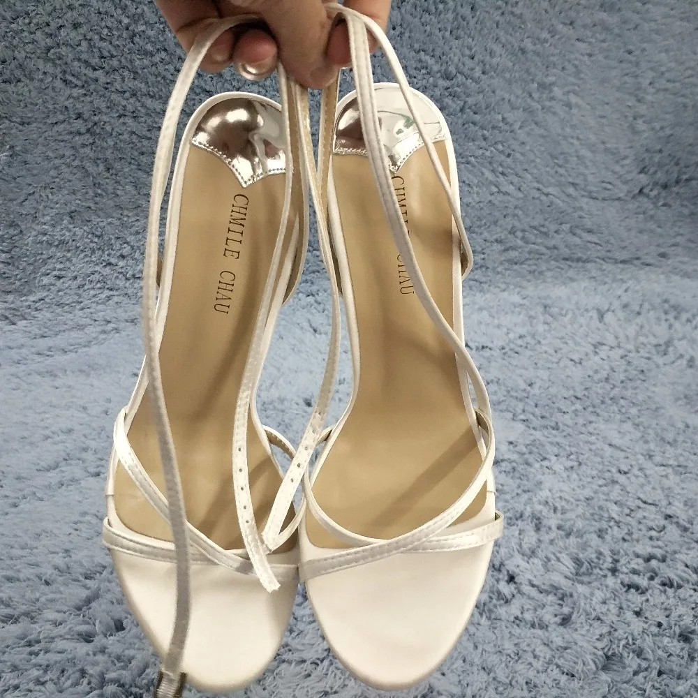 CHMILE CHAU/Элегантная атласная Свадебная женская обувь цвета слоновой кости; босоножки на высоком каблуке-шпильке с ремешком на щиколотке и пряжкой; zapatos mujer; 158-a1