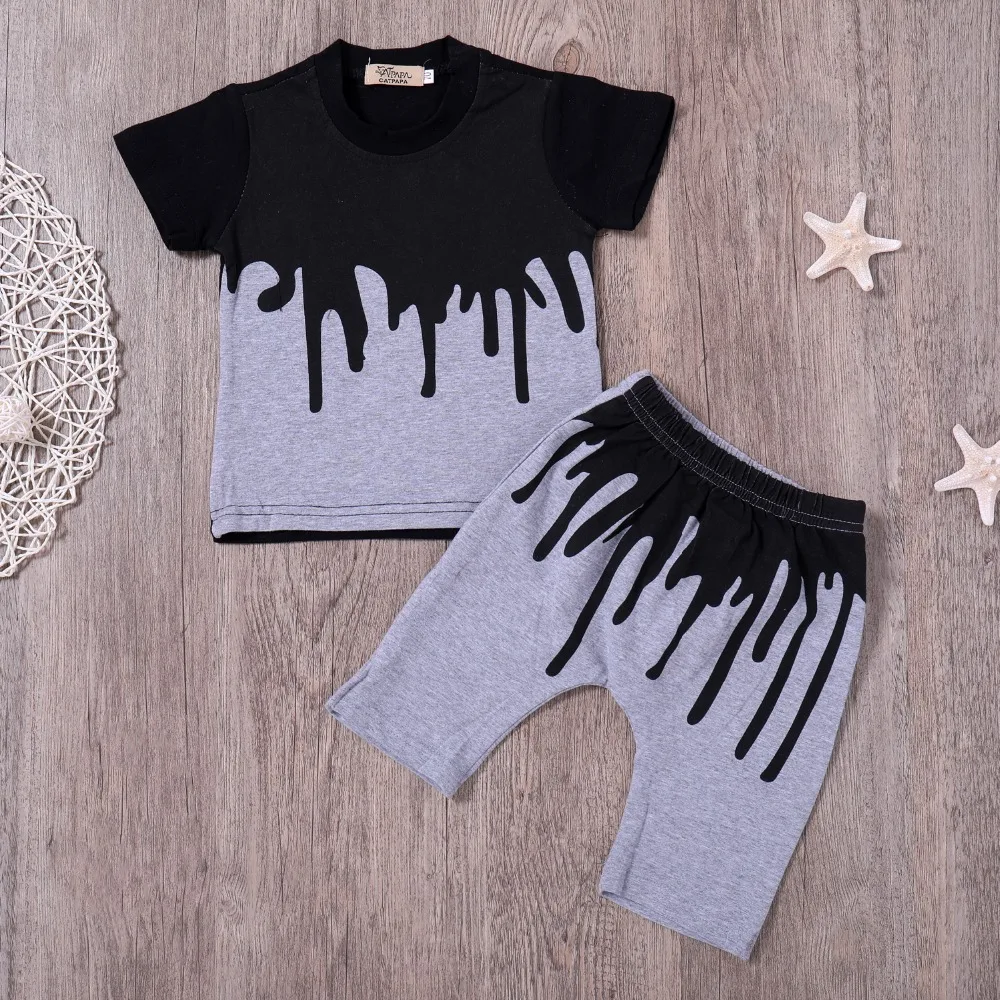 Лето младенческой 2 шт. комплект одежды для маленьких мальчиков черный футболка с картиной + серые шорты одежда маленьких девочек