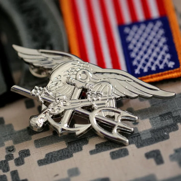 ВМС США уплотнения металлические значки покрытие брошь Орел колпачок медаль форма США брошь булавки - Цвет: Серебристый