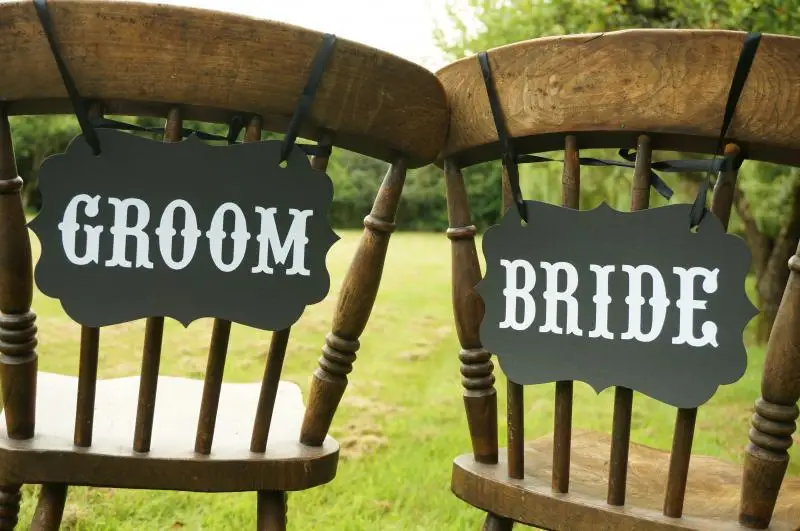 MR & MRS / BRIDE&GROOM Kraft Paper Board Ribbon Photo Props Chair Signs Wedding Decoration Letter Sign Event Party Supplies