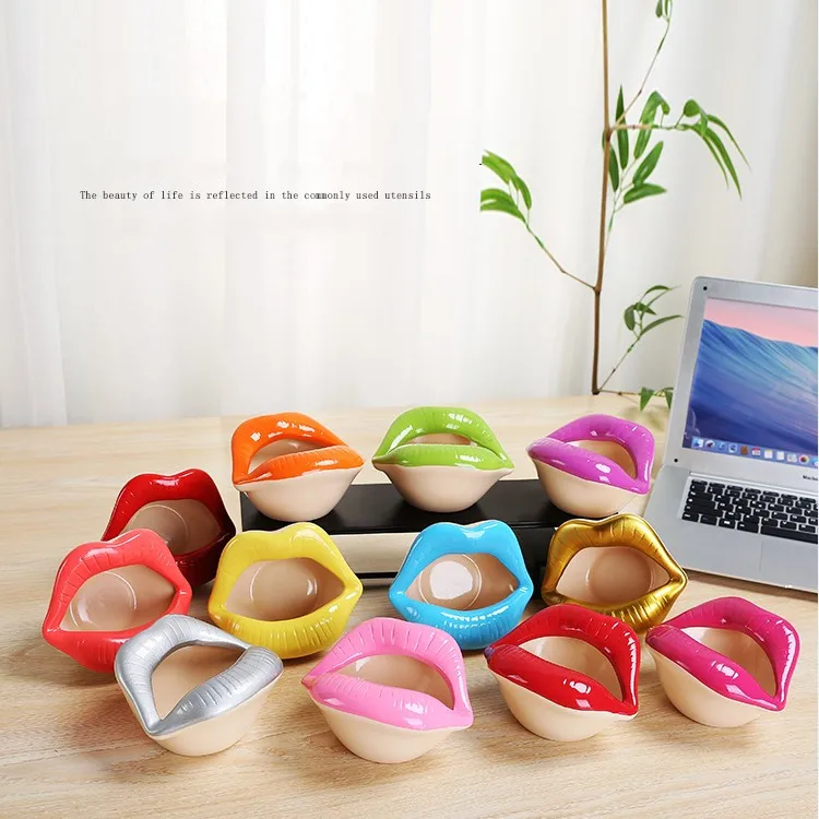 Sexy Red Lip Ceramic Ashtray Cute Lovely Ashtray Fashion Gift Portable Cigarette Accessories Cigarette Cylinder for Use In Car