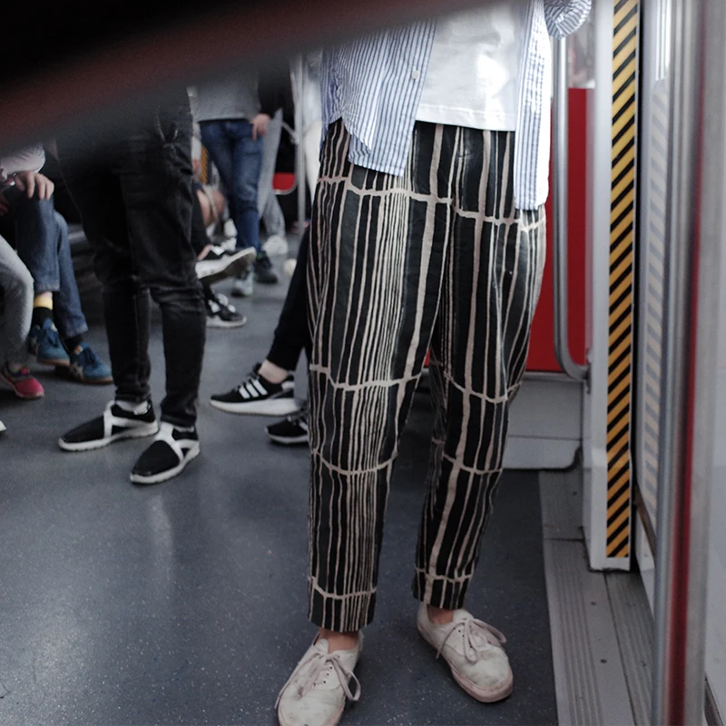 

Men's fashion summer flax striped olive-green slacks.