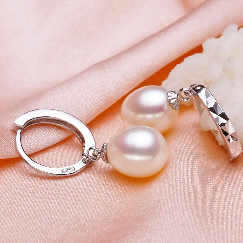 

a pair of natural south sea white pearl earrings 925 silver