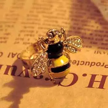 

XUBCHC 1 PCS HOT SALE Trendy Shiny Punk Yellow Honeybee Ring For Women HOT SALE Fashion Jewelry