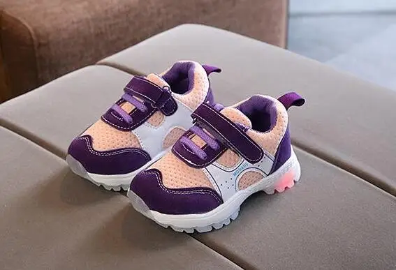 990.4
