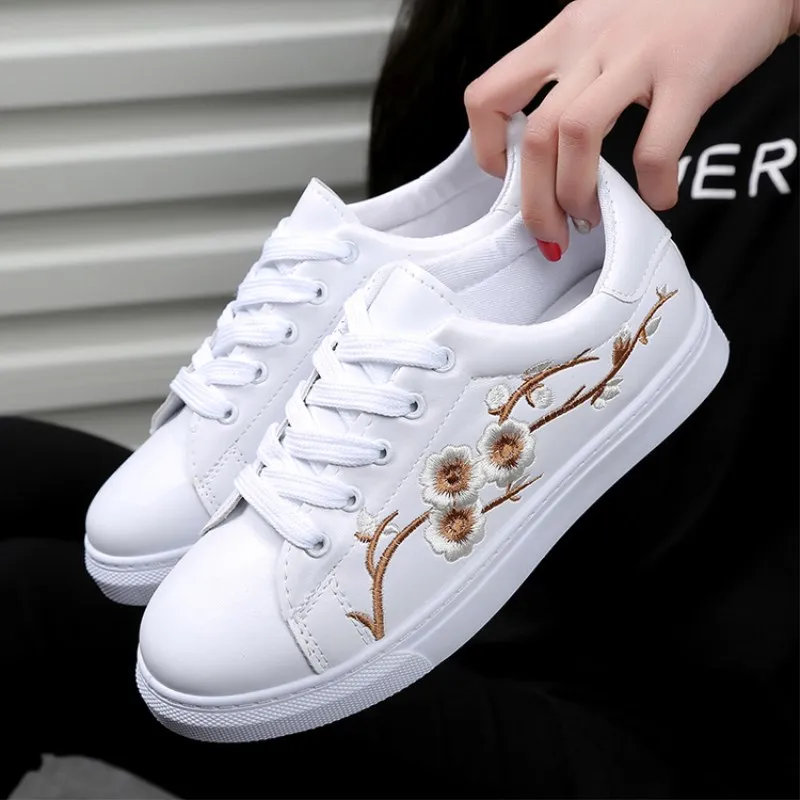 Doux B Blanc Respirant Pu c Femmes Femelles Plat En Chaussures Femme Cuir a Casual Fleurs Dentelle Mocassins up Étudiants Broderie TtwYSY