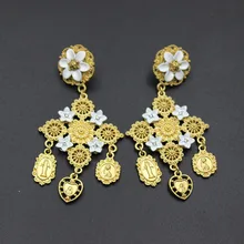 Барочный дворец раздел крест, оформленный цветами Серьги дамы с сережками 488