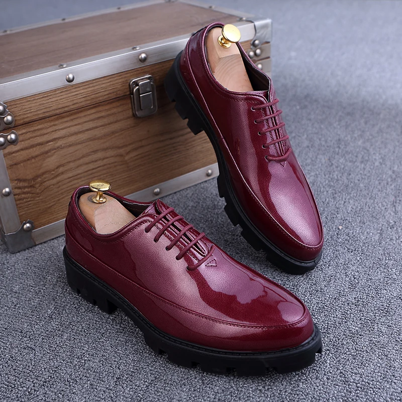 Мужская Дизайнерская обувь; блестящие Новые итальянские официальные модельные туфли из лакированной кожи с острым носком; безопасные мужские туфли-оксфорды на платформе для мужчин