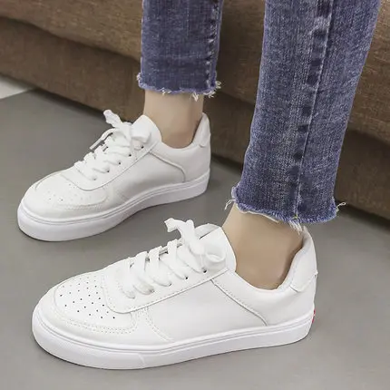 

2019 new literary white shoes female students wild basic breathable flat bottom lightweight running shoes