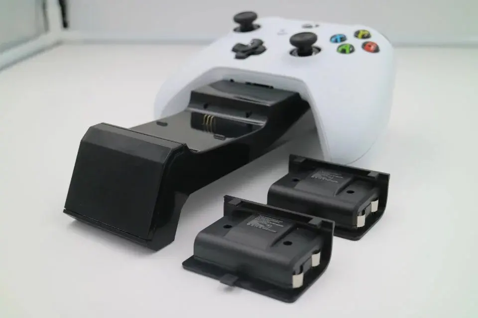 Двойная зарядная станция со светодиодной подсветкой + зарядный USB кабель 2 шт.