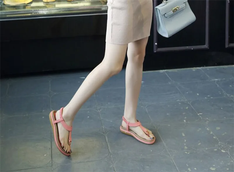 Летняя обувь; женские Вьетнамки в богемном этническом стиле; мягкие сандалии на плоской подошве; Женские Повседневные Удобные босоножки на танкетке размера плюс; Размеры 35-45