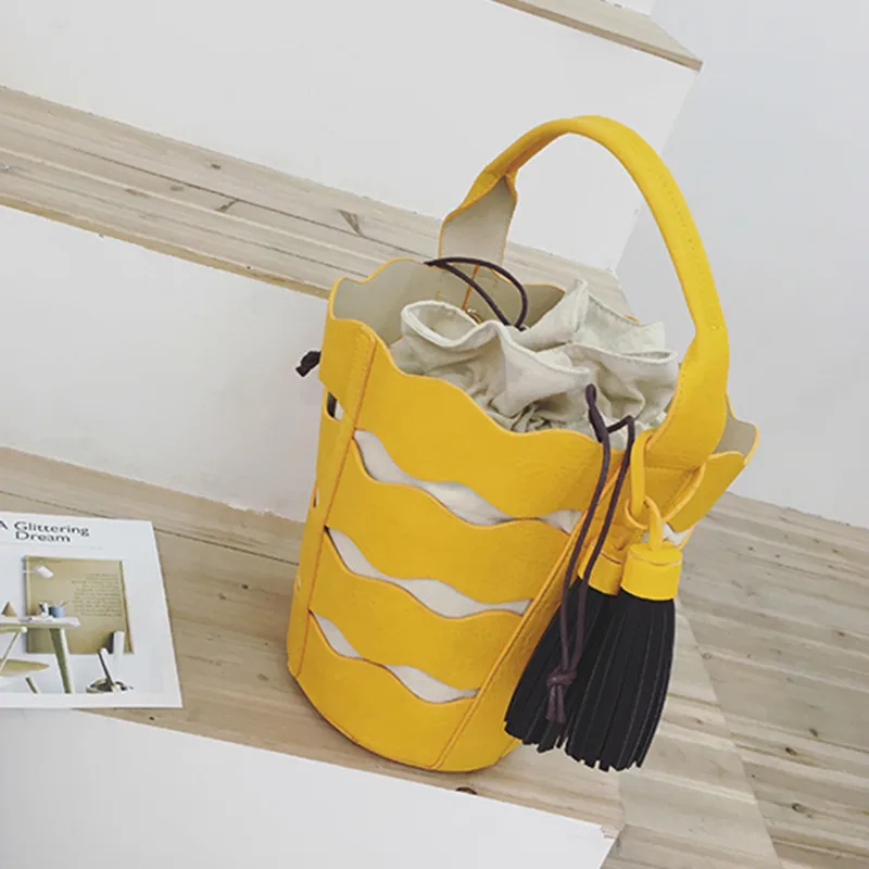 

Female personality design fringe bag 2018 new fashion handbag bucket bag hollow bag vegetable basket package