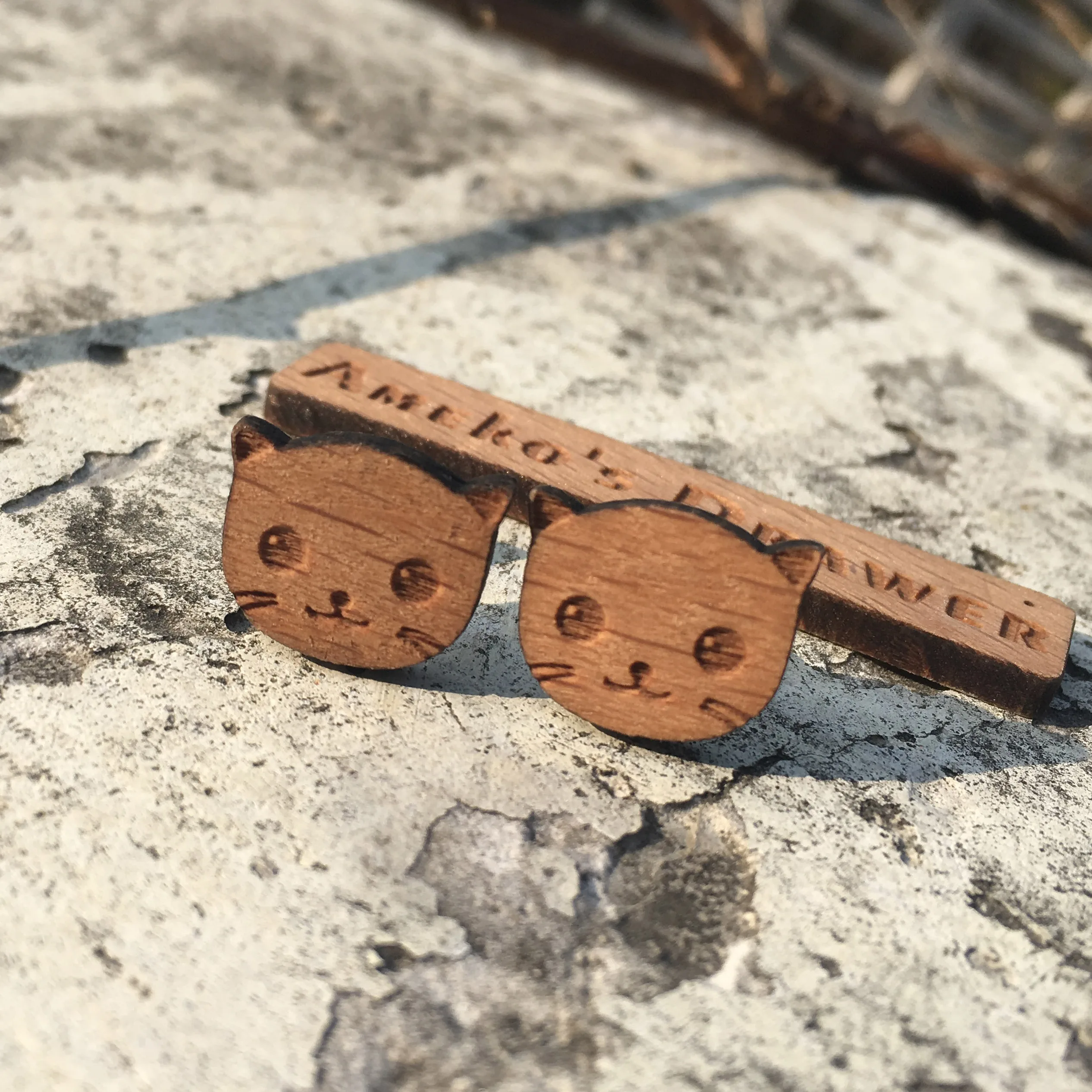 Милые серьги-кошки, лазерные серьги с гравировкой, котенок, серьги-гвоздики в виде животных, деревянные серьги-гвоздики, ювелирные изделия ручной работы, 10 пар