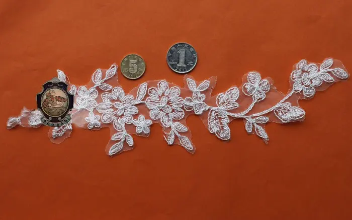 Free shipping! Slitless Laciness Flower Fabric Overlock