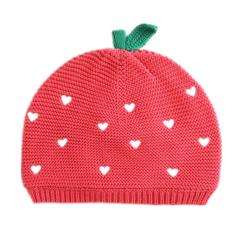 Вязаная Шапка-бини с вышивкой в виде сердца и клубники для маленьких девочек; детская модная осенне-зимняя Милая Красная шапка