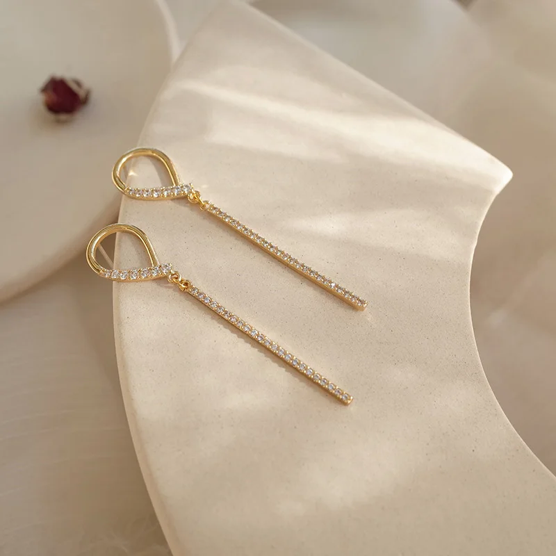 

WTLTC Dainty Long Crystal Bar Dangle Earrings for Women Hanging Pendant Earrings Delicate Charm Earrings Bride Party Jewelry