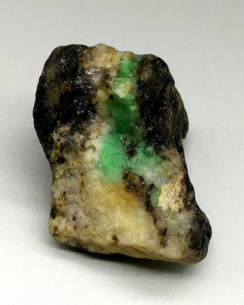 

16g Natural Emerald Green mineral crystal specimen gem grade quartz teaching specimens stone collection from China