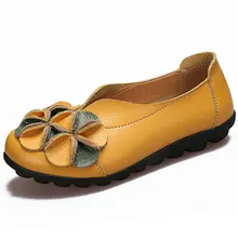 Женские кожаные туфли на плоской подошве с цветочным принтом; Лоферы без застежки для мам; удобная дышащая женская обувь на плоской подошве; женская повседневная обувь для вождения; большие размеры