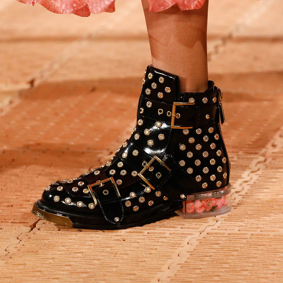 Обувь в стиле панк из натуральной кожи; женские ботильоны для женщин с пряжкой на ремешке; прозрачные короткие Ботинки martin на низком каблуке с розами - Цвет: AS SHOW