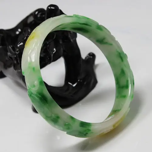 

3040 BEAUTIFUL HAND-CARVED EMERALD GREEN JADEITE JADE GEMS BANGLE BRACELET