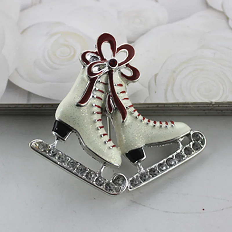 2016 freies verschiffen schöne weiße schuhe beliebte mode-accessoires halbedelsteine brosche sets