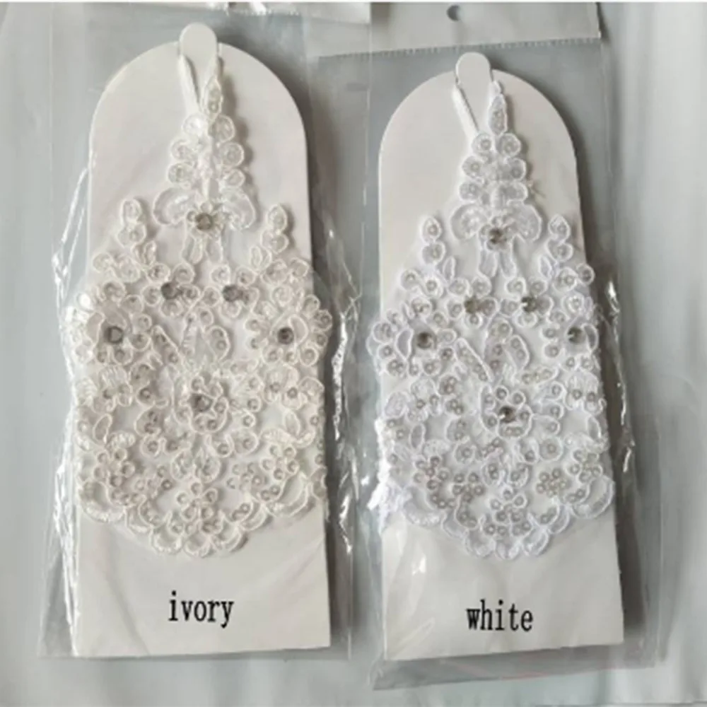Белый слоновой кости Красный Короткие Свадебные перчатки длина запястья без пальцев кружева аппликации блестки Свадебные перчатки Свадебные аксессуары