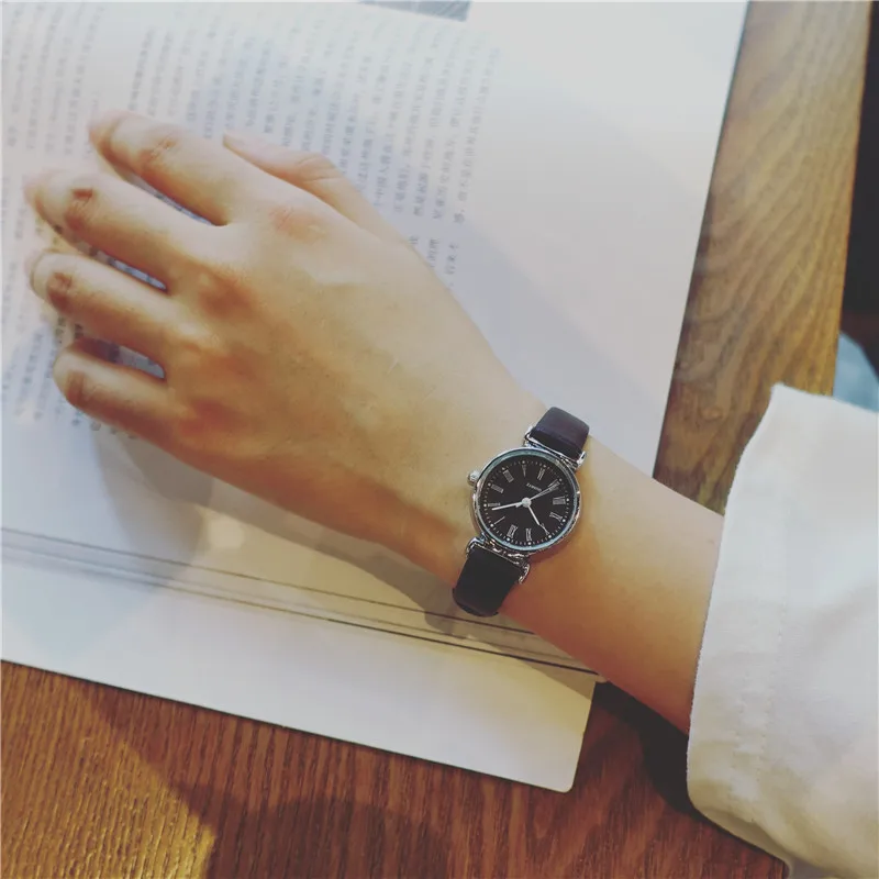 Изысканные маленькие простые женские модельные часы ретро кожаные женские часы бренд Bgg Женская мода мини дизайн наручные часы - Цвет: Черный