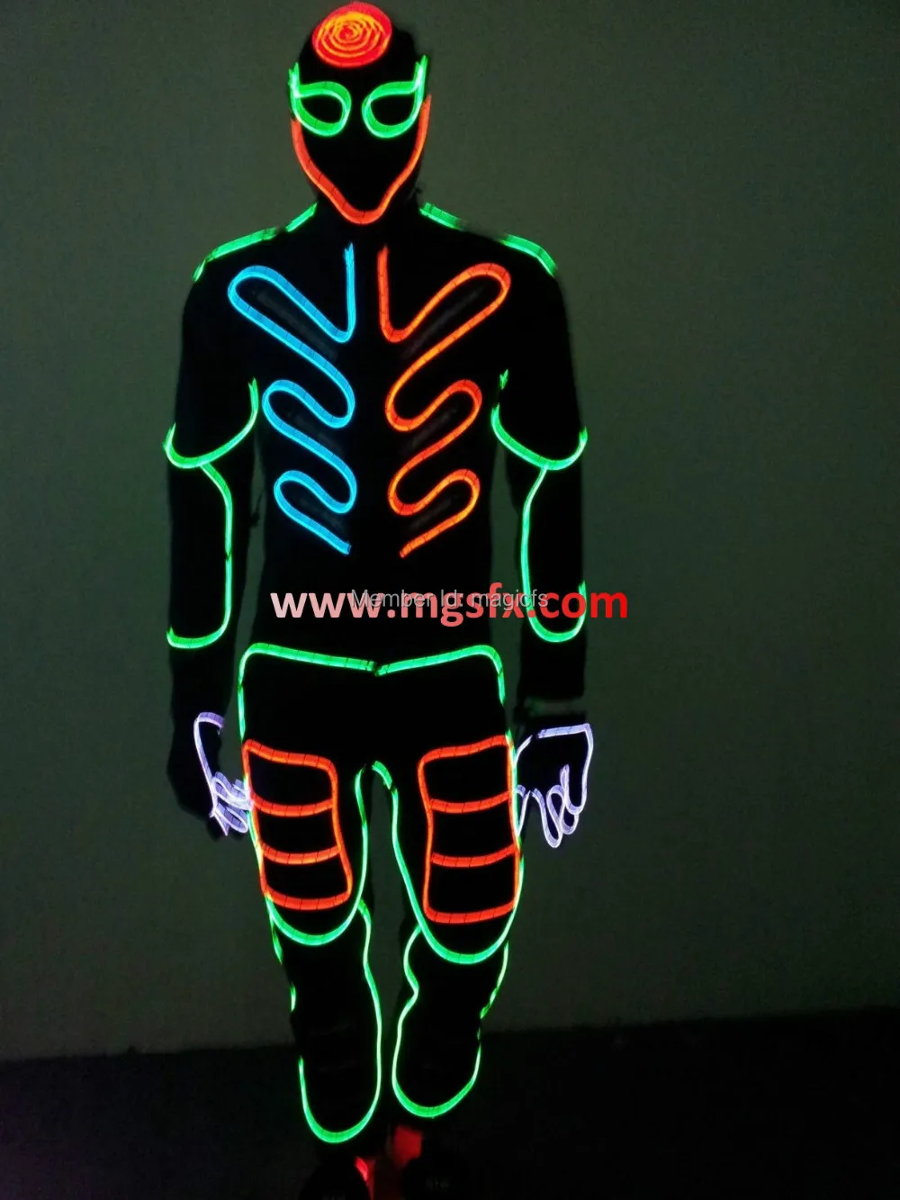 Arriba 65+ imagen neon lights outfit Abzlocal.mx