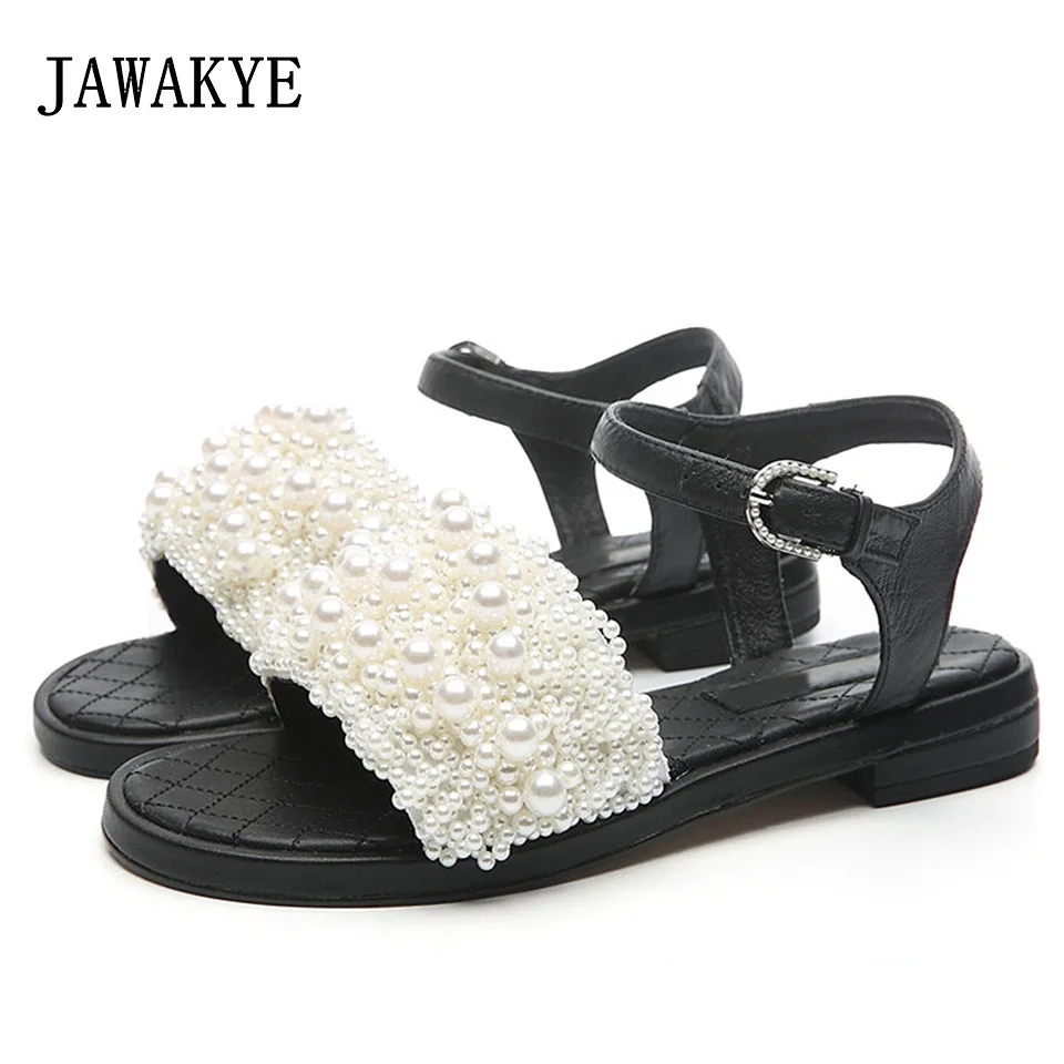 

JAWAKYE Comfortable Summer Shoes Woman Pompom Gladiator Sandals Women Roman Strappy Pearl Flat beach Shoes ladies Flat Sandals