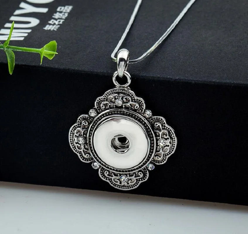 Retro Silver Snap Button Pendent Necklace With Rhinestone Snap Button